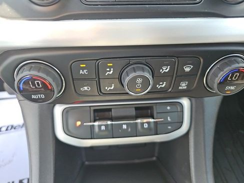 Used 2023 GMC Acadia SLE image 43