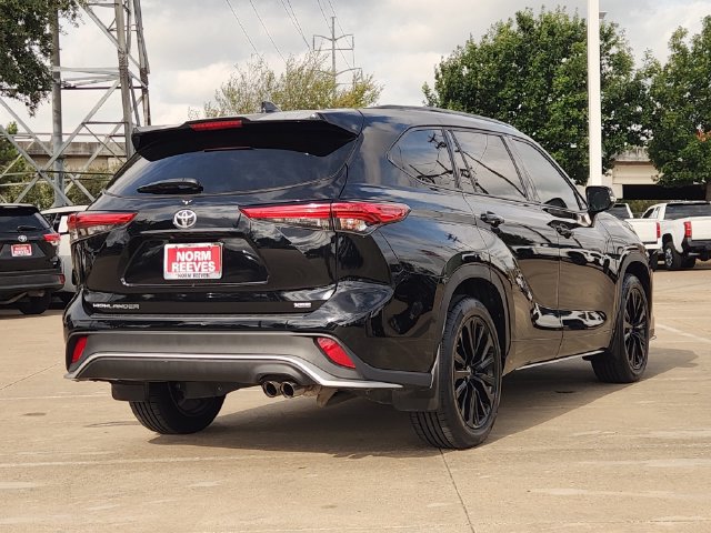 Used 2023 Toyota Highlander XSE FWD image 3