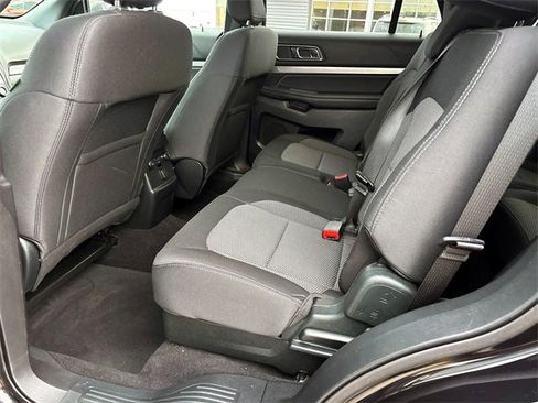 Used 2019 Ford Explorer XLT image 10