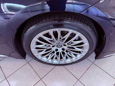 Used 2024 Lexus LS 500 w/ Interior Upgrade Package RWD image 20