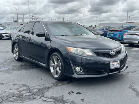 Used 2014 Toyota Camry SE w/ Leather Package image 28