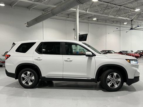 New 2025 Honda Pilot EX-L image 3