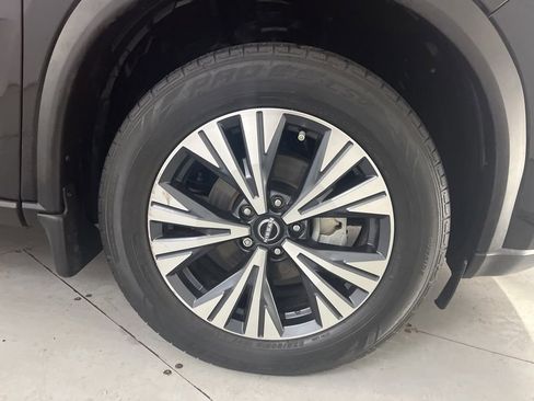 Used 2022 Nissan Rogue SV FWD image 17