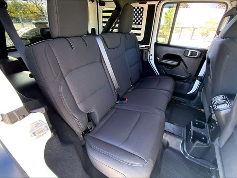 Used 2023 Jeep Wrangler Willys image 18
