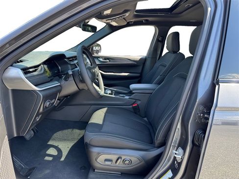 New 2025 Jeep Grand Cherokee L Laredo w/ Luxury Tech Group I image 9