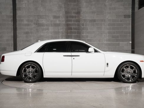 Used 2015 Rolls-Royce Ghost RWD image 2