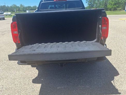 Used 2017 Chevrolet Colorado Z71 w/ Z71 Midnight Edition AWD/4WD image 5