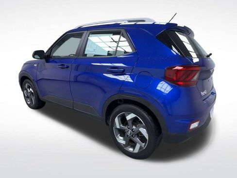 Used 2026 Hyundai Venue SEL FWD image 6