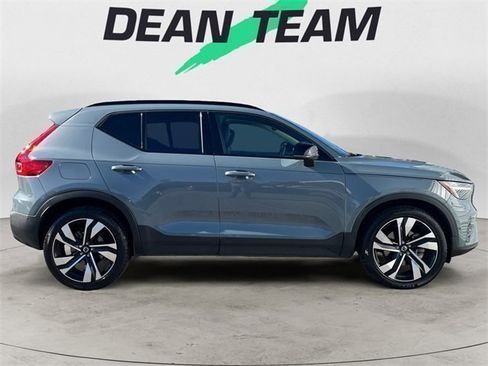 Used 2023 Volvo XC40 B5 Ultimate w/ Protection Package Premier image 9