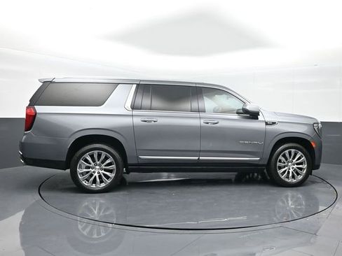 Used 2022 GMC Yukon XL Denali image 8
