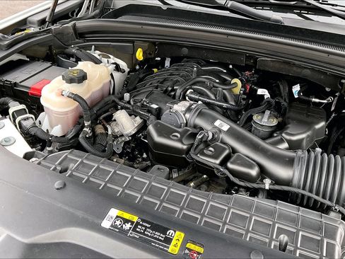 Used 2023 Jeep Grand Cherokee Limited image 31