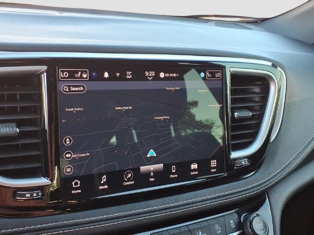 Used 2024 Chrysler Pacifica Limited w/ Uconnect Theater Family Group FWD image 12