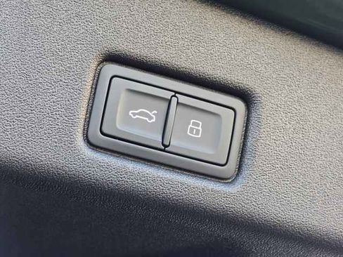 New 2025 Audi SQ5 Prestige image 23