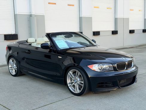 Used 2011 BMW 135i Convertible w/ M Sport Pkg image 10