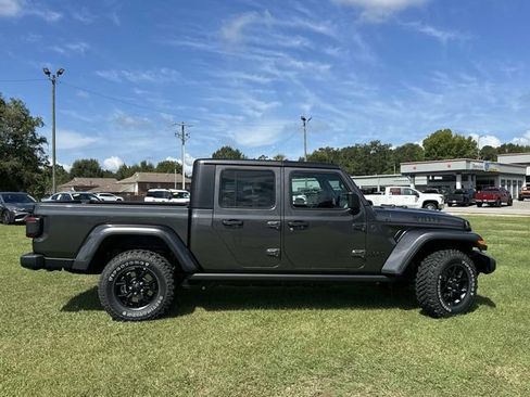 New 2025 Jeep Gladiator Willys image 6