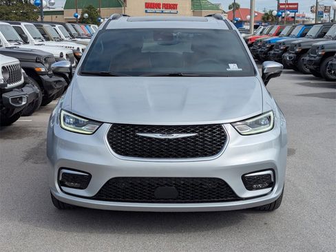 New 2026 Chrysler Pacifica Pinnacle image 10