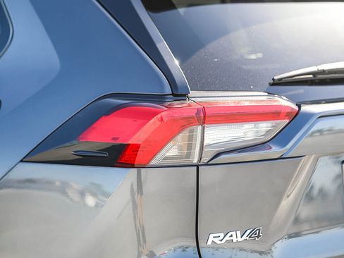 Used 2025 Toyota RAV4 XLE AWD/4WD image 8