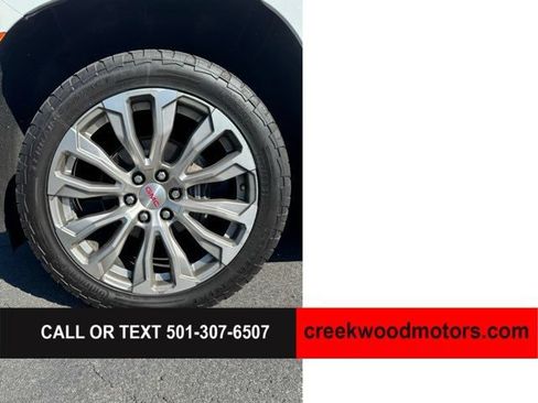 Used 2022 GMC Yukon XL Denali AWD/4WD image 18