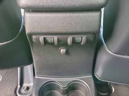 Used 2014 Jeep Wrangler Unlimited Rubicon AWD/4WD image 17