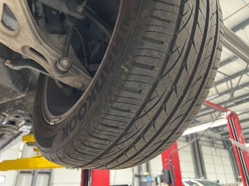 Used 2003 Ford Thunderbird image 41