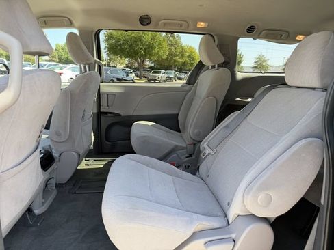 Used 2017 Toyota Sienna LE w/ Protection Package FWD image 24