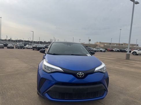 Used 2020 Toyota C-HR XLE image 3