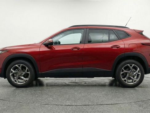 Used 2025 Chevrolet Trax LT image 5