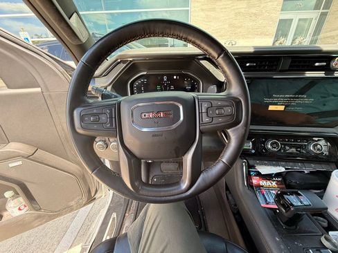 Used 2023 GMC Sierra 1500 AT4 w/ Technology Package AWD/4WD image 11