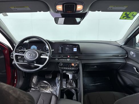 Used 2023 Hyundai Elantra SEL w/ Convenience Package image 3