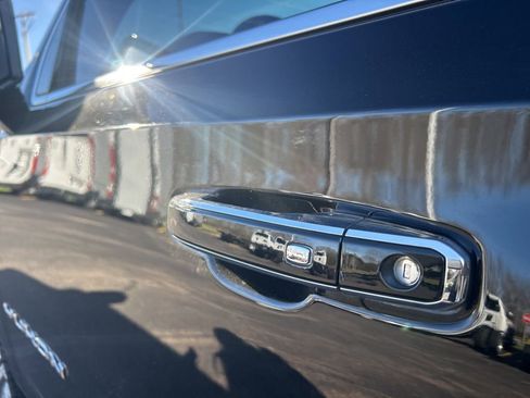 Used 2023 GMC Yukon SLT image 10