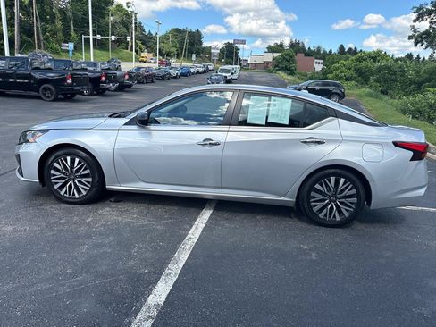 Used 2024 Nissan Altima 2.5 SV FWD image 9
