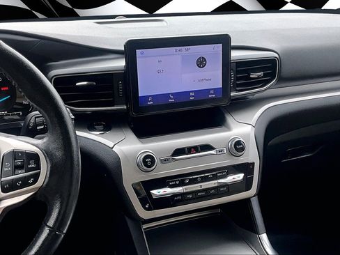 Certified 2022 Ford Explorer XLT w/ Equipment Group 202A image 6