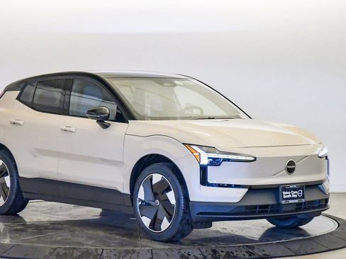 New 2026 Volvo EX30 Plus w/ Climate Package image 6