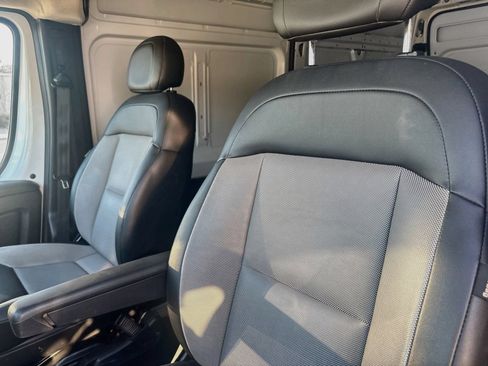 Used 2024 RAM ProMaster 2500 w/ Convenience Group FWD image 18