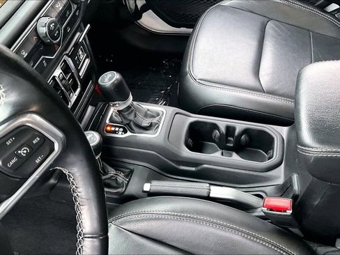 Used 2022 Jeep Wrangler Unlimited Sahara 4xe image 18