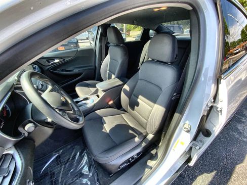 Used 2018 Chevrolet Malibu LT FWD image 13