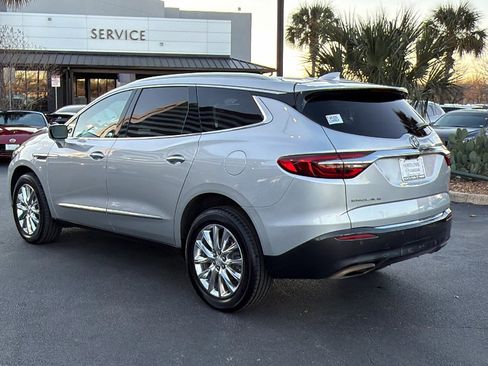 Used 2021 Buick Enclave Essence image 5