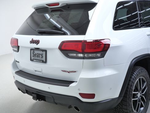 Used 2018 Jeep Grand Cherokee Trailhawk w/ Trailhawk Luxury Group AWD/4WD image 5