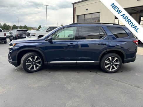 Used 2025 Honda Pilot Touring image 4