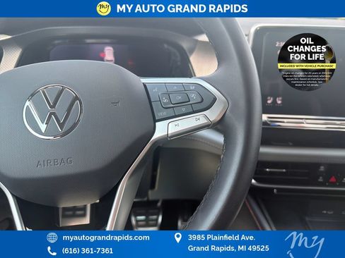 Used 2024 Volkswagen Atlas Peak Edition SEL AWD/4WD image 16