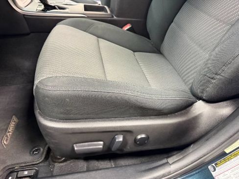 Used 2016 Toyota Camry LE FWD image 11