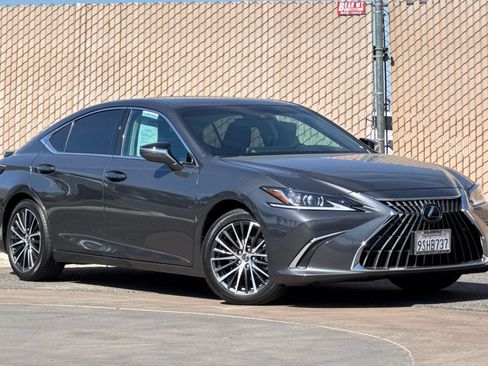 Certified 2025 Lexus ES 300h w/ Premium Package FWD image 2