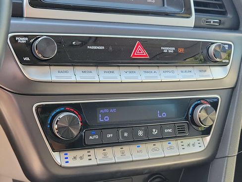 Used 2018 Hyundai Sonata Limited FWD image 32