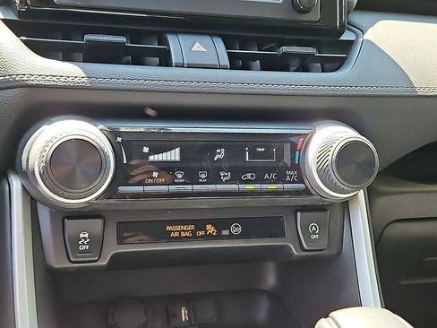 Used 2019 Toyota RAV4 LE w/ All Weather Liner Package AWD/4WD image 16
