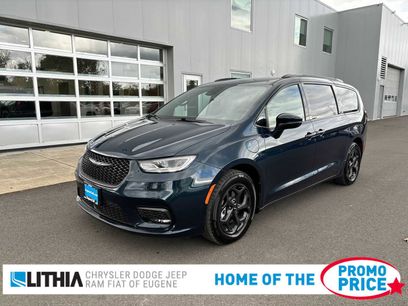 Used 2023 Chrysler Pacifica Touring-L w/ S Appearance Package