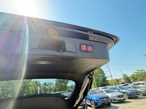 Used 2022 Mercedes-Benz GLC 300 4MATIC w/ Premium Package Lite image 10