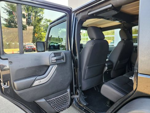 Used 2017 Jeep Wrangler Unlimited Sport AWD/4WD image 33