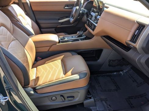 Certified 2025 Nissan Pathfinder Platinum image 24