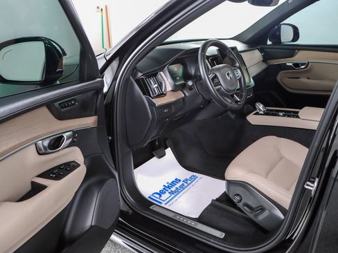 Used 2025 Volvo XC90 B6 Plus AWD/4WD image 3