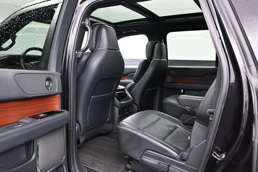 Used 2022 Lincoln Navigator L Reserve AWD/4WD image 22
